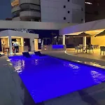 Iate Plaza Hotel 402